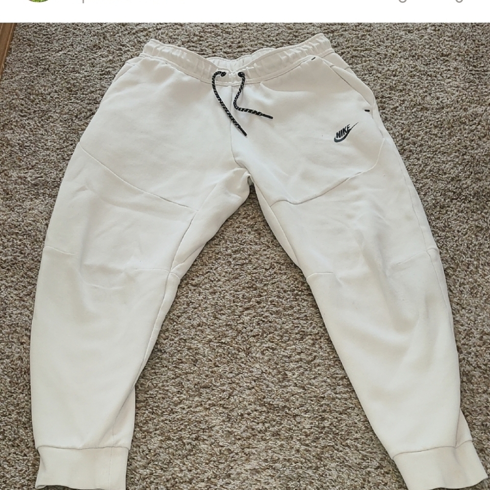 ⬇️⏰️Nike Tech Cream Jogger Pants with Black Logo